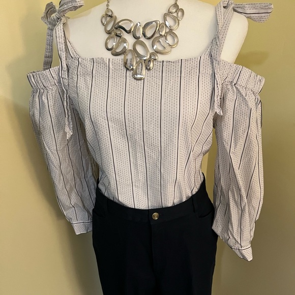 a.n.d Eawy Women's Black and white Off Shoulder Blouse Shirt Top X-Large - Picture 1 of 7